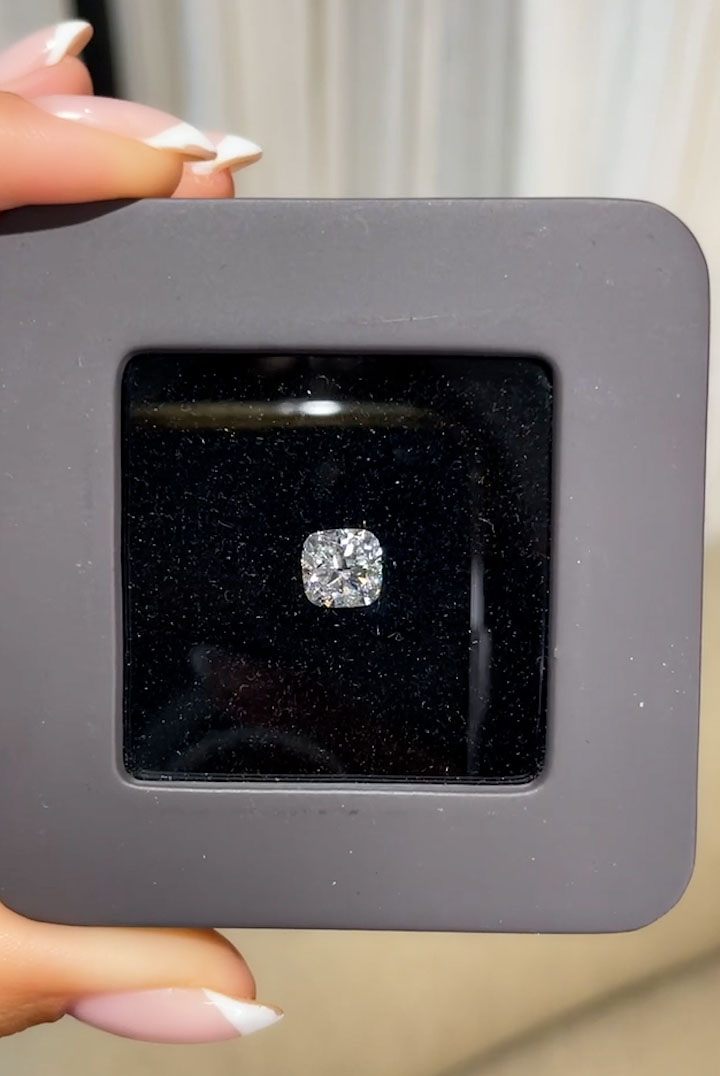 Бриллиант Кушон 2.05 крт